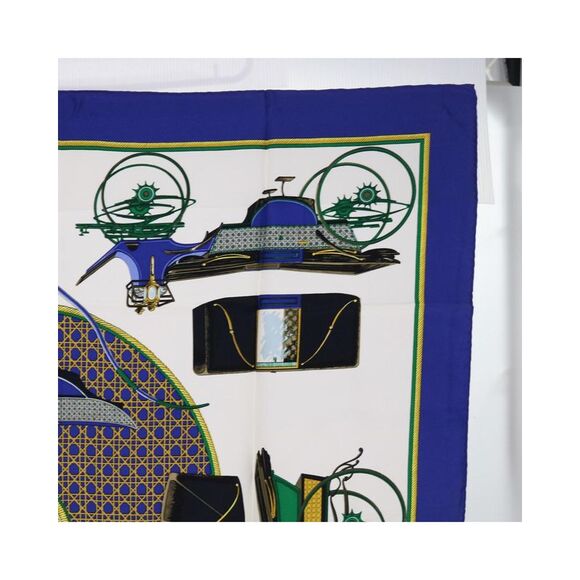 Pre Loved Hermes  Carre 90 - Picture 4 of 15